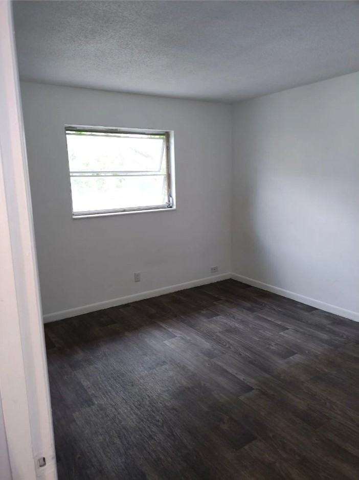 4394 N Federal Hwy #13 - Photo 3 of 13