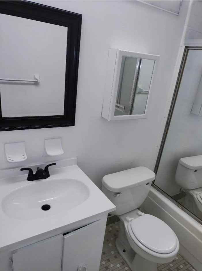 4394 N Federal Hwy #13 - Photo 5 of 13