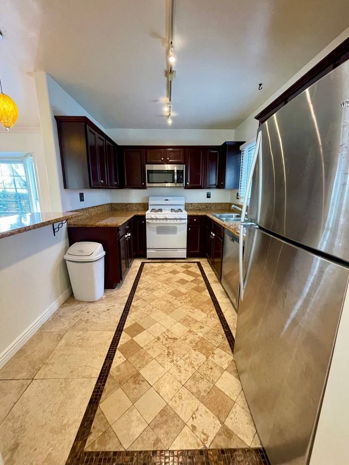 1760 11th St - Photo 6 of 25
