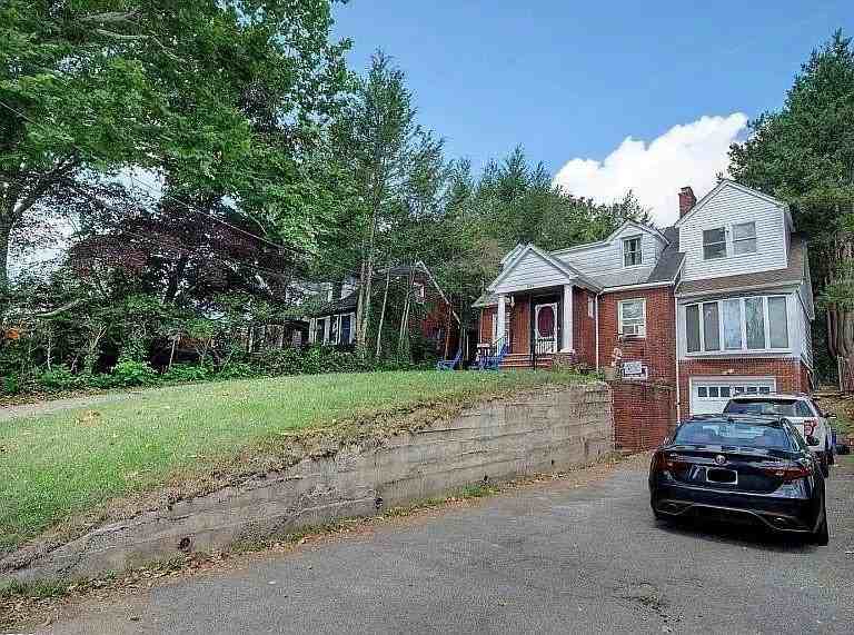 326 Mount Prospect Ave Fl 2 - Photo 2 of 9