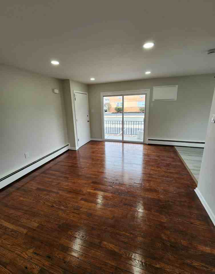1932 N Missouri Ave #1932B - Photo 2 of 8