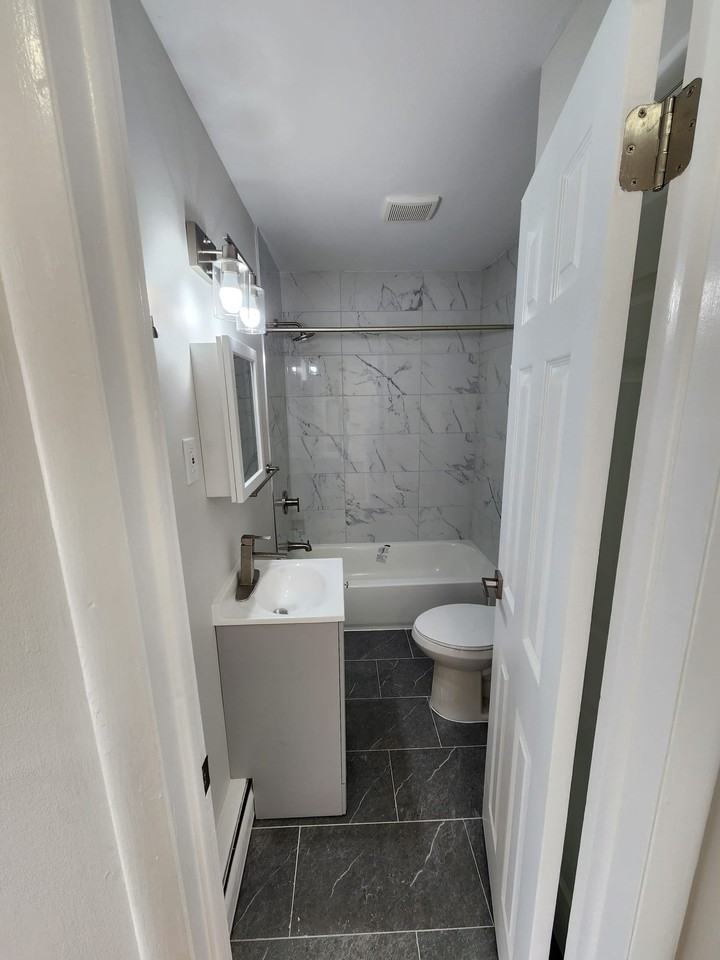1932 N Missouri Ave #1932B - Photo 7 of 8