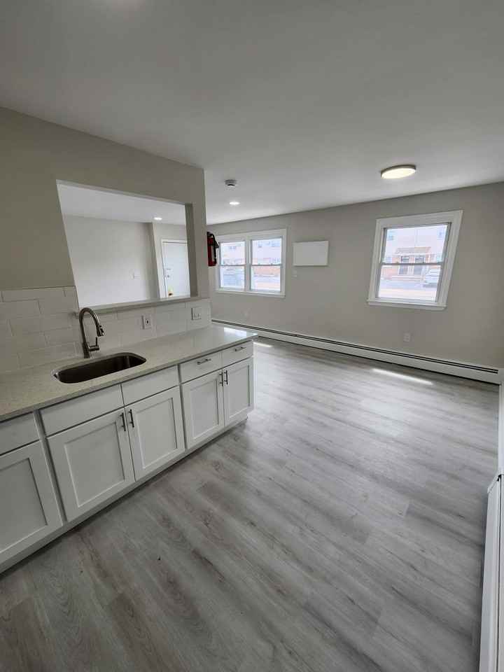 2202 Hamilton Ave Apt D #2202D - Photo 3 of 12
