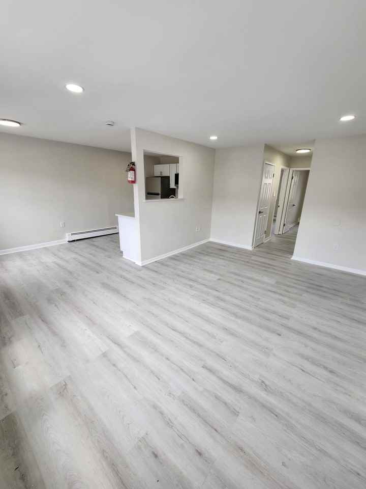 2202 Hamilton Ave Apt D #2202D - Photo 4 of 12