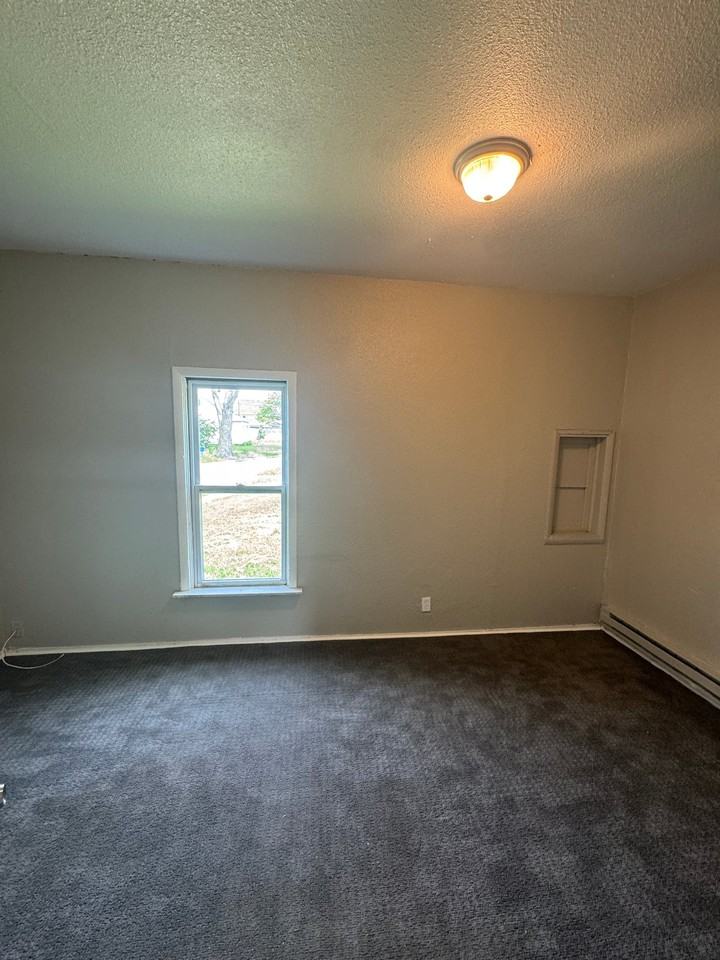 223 Charles St - Photo 5 of 7