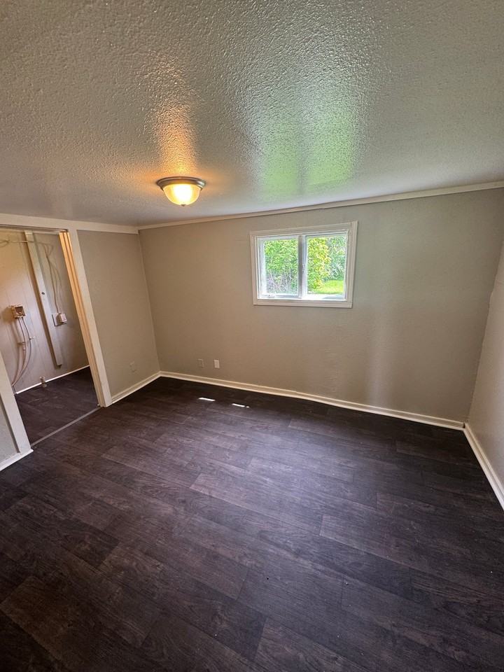 223 Charles St - Photo 6 of 7
