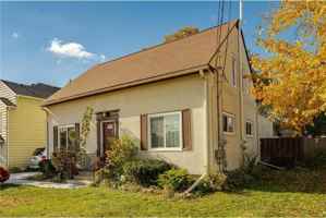 featured image of 327 11th Ave Nw #1