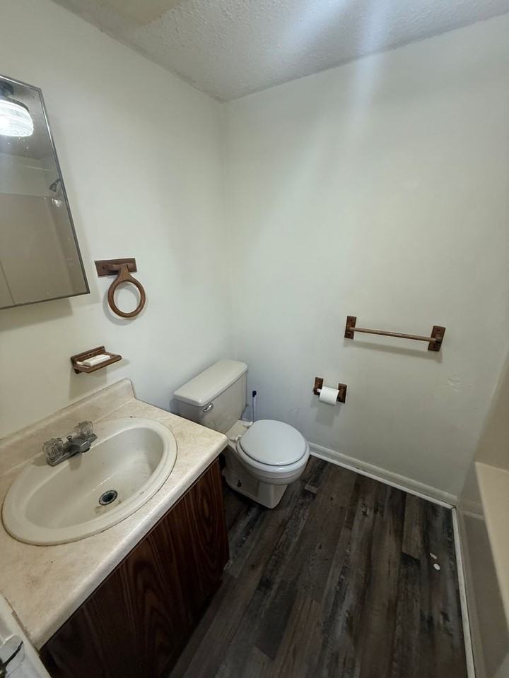 31 8th St Nw #12 - Photo 3 of 4