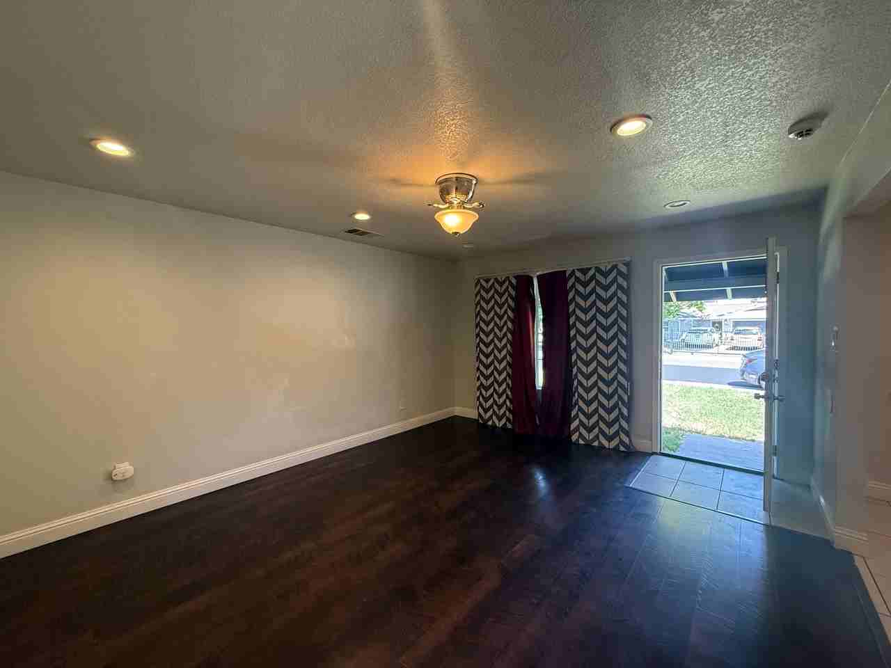 7400 Loma Verde Way - Photo 5 of 22