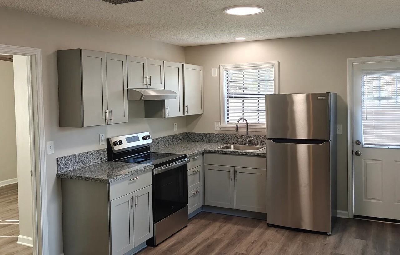 329 North Tipton Street - Photo 5 of 10