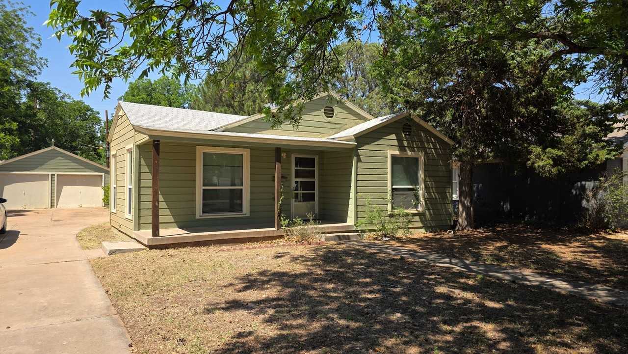 2826 23rd St - Photo 2 of 19