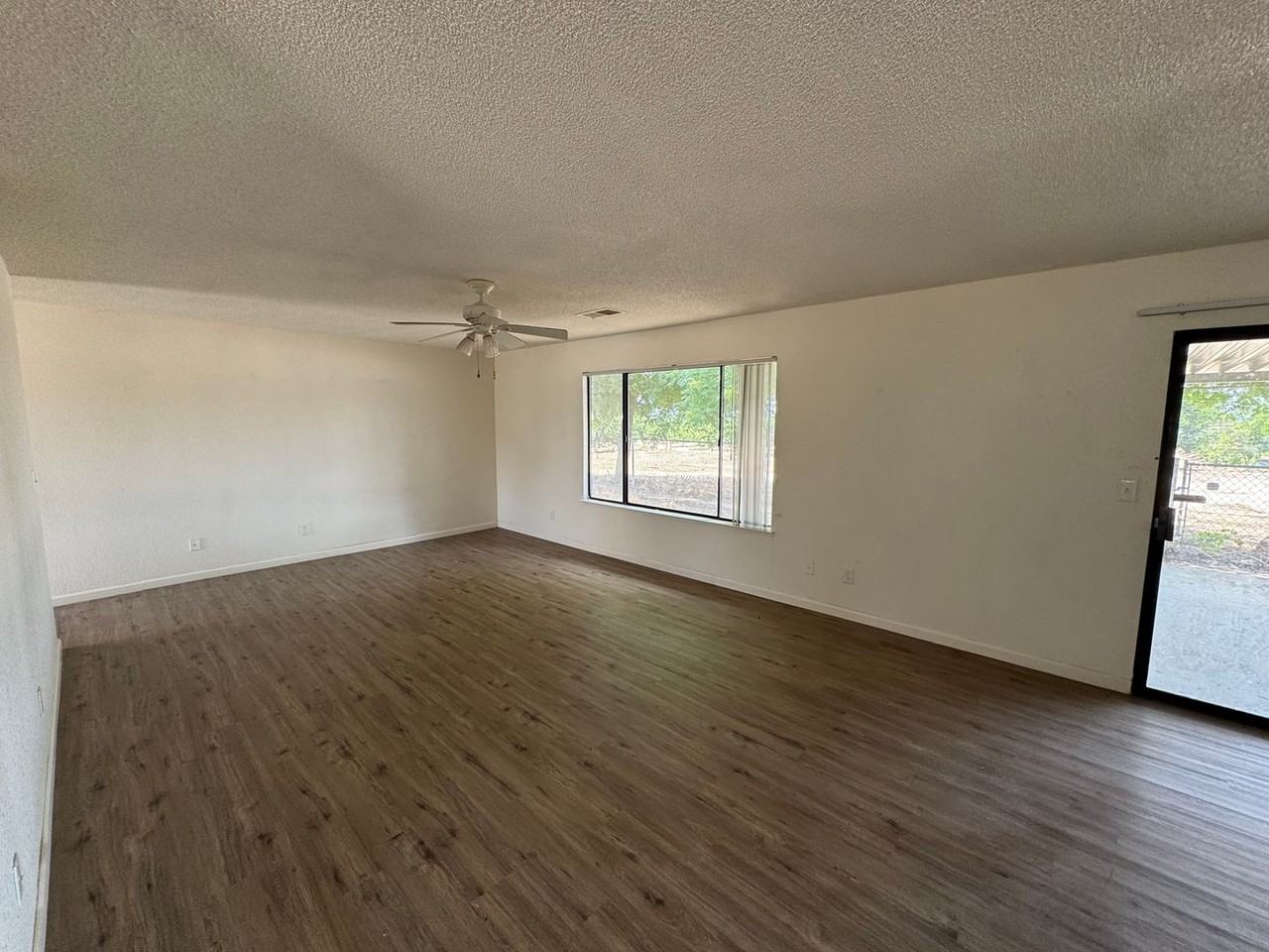 21293 E American Ave - Photo 4 of 24