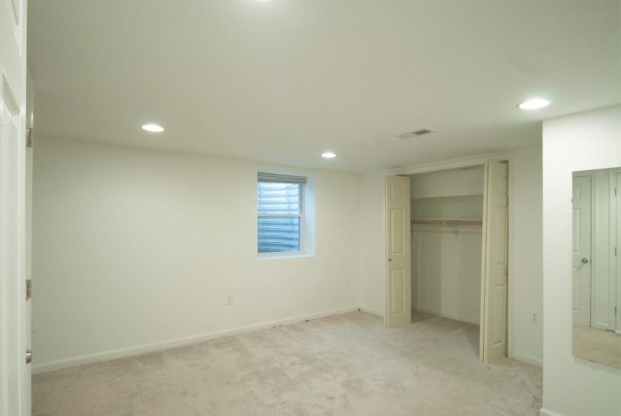 1329 Riggs St Nw - Photo 5 of 9