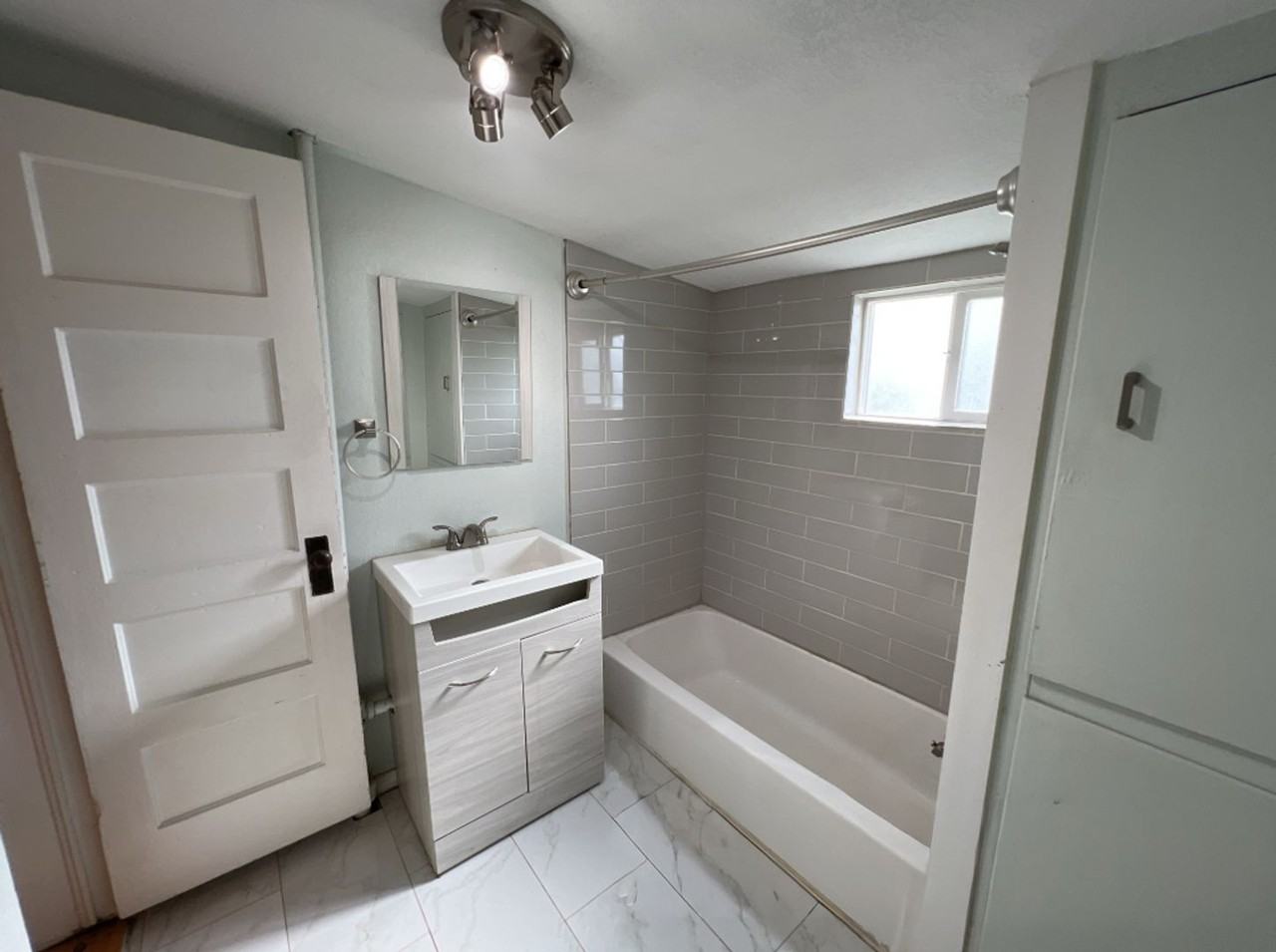 5044 Lincoln St - Photo 7 of 15