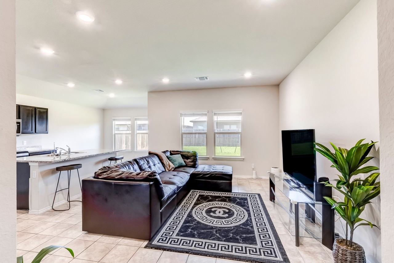 6107 Sally Ride Ln - Photo 6 of 46