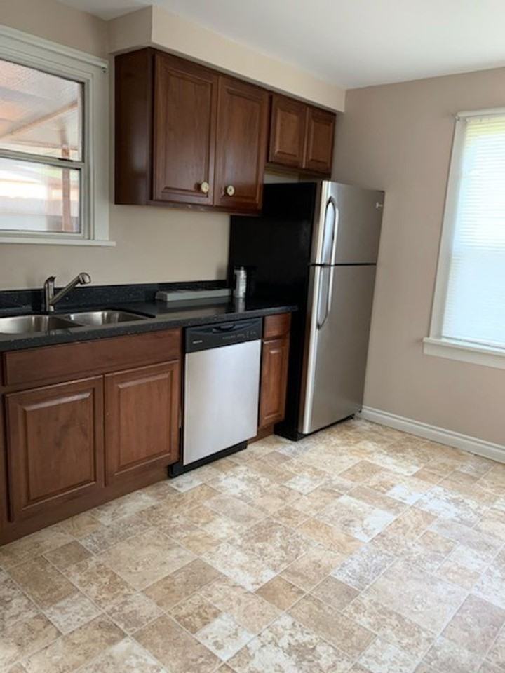 1729 8th St - Photo 4 of 13