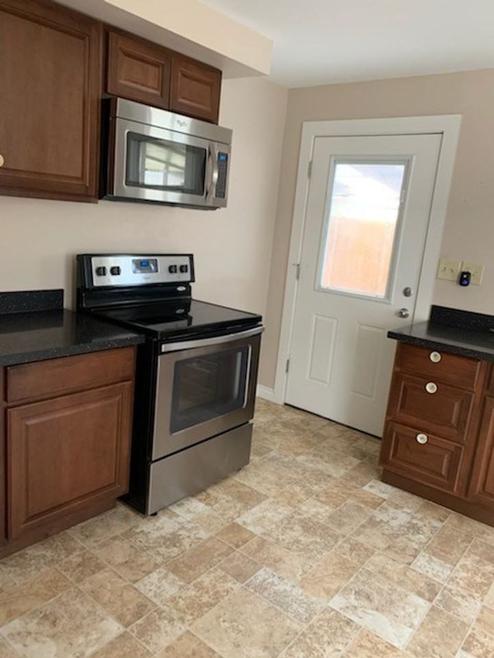 1729 8th St - Photo 5 of 13