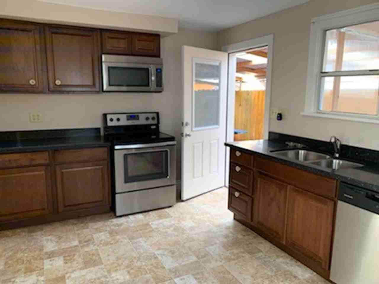 1729 8th St - Photo 7 of 13