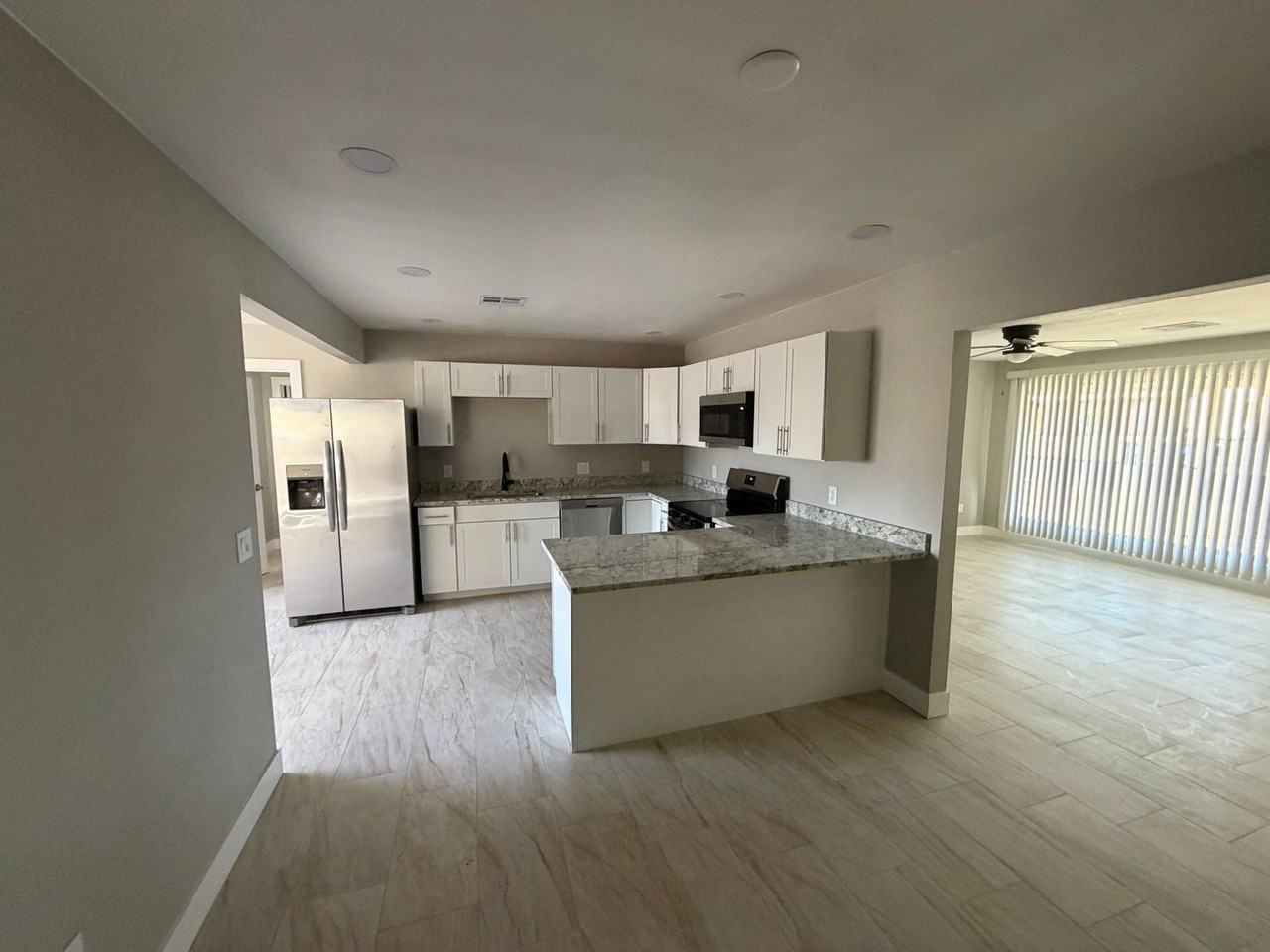 2501 W Sweetwater Ave - Photo 3 of 23