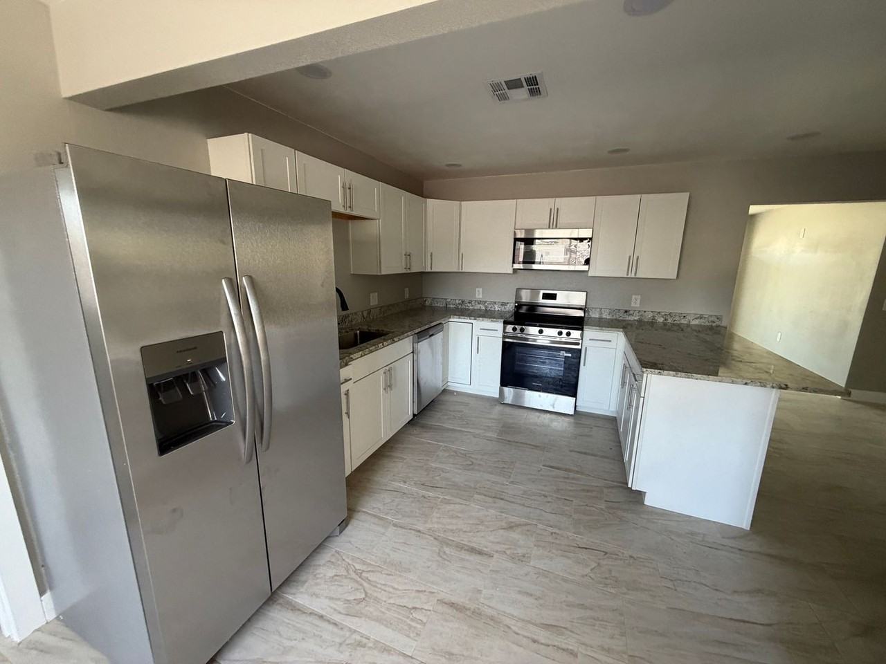 2501 W Sweetwater Ave - Photo 4 of 23