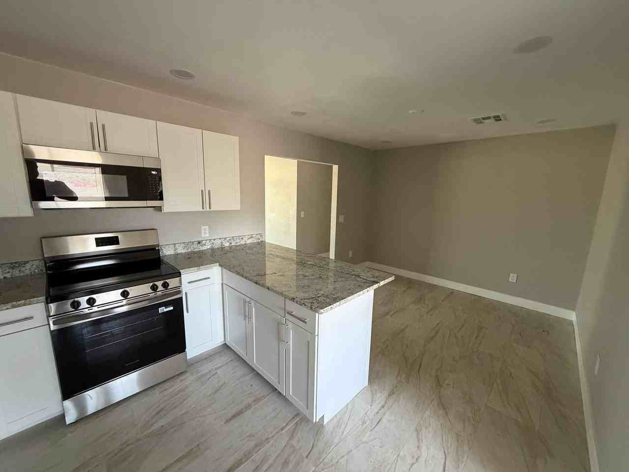 2501 W Sweetwater Ave - Photo 5 of 23