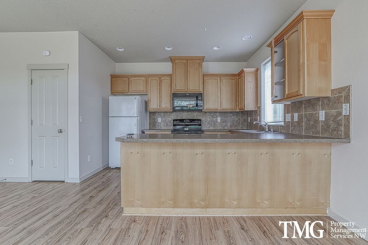 7419 Ne 55th St - Photo 4 of 19