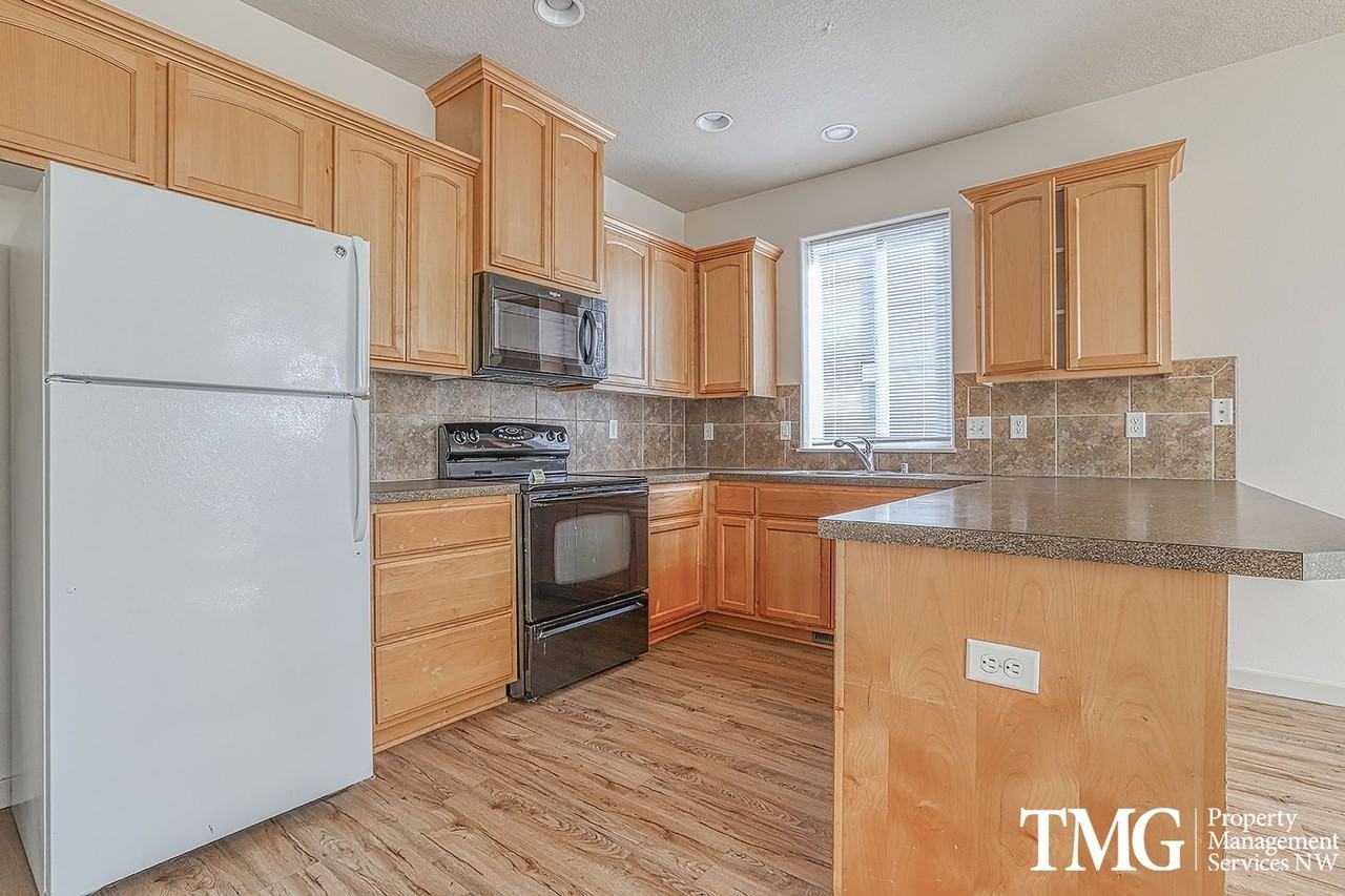 7419 Ne 55th St - Photo 5 of 19