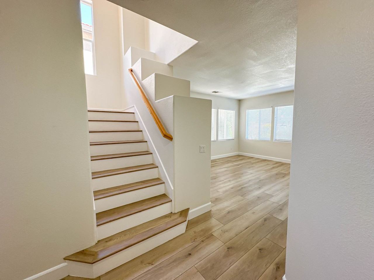 27712 Mahogany Row - Photo 2 of 24