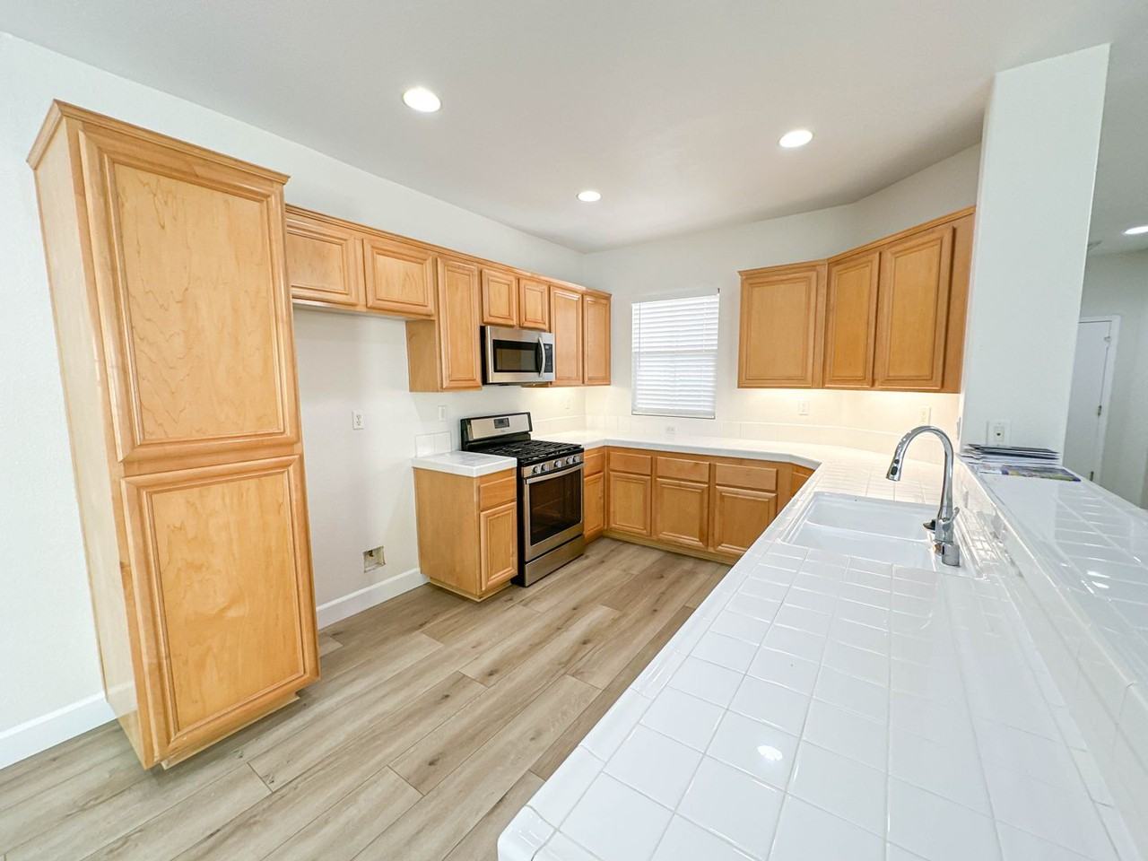 27712 Mahogany Row - Photo 3 of 24