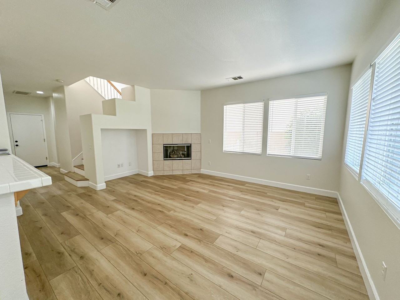 27712 Mahogany Row - Photo 4 of 24