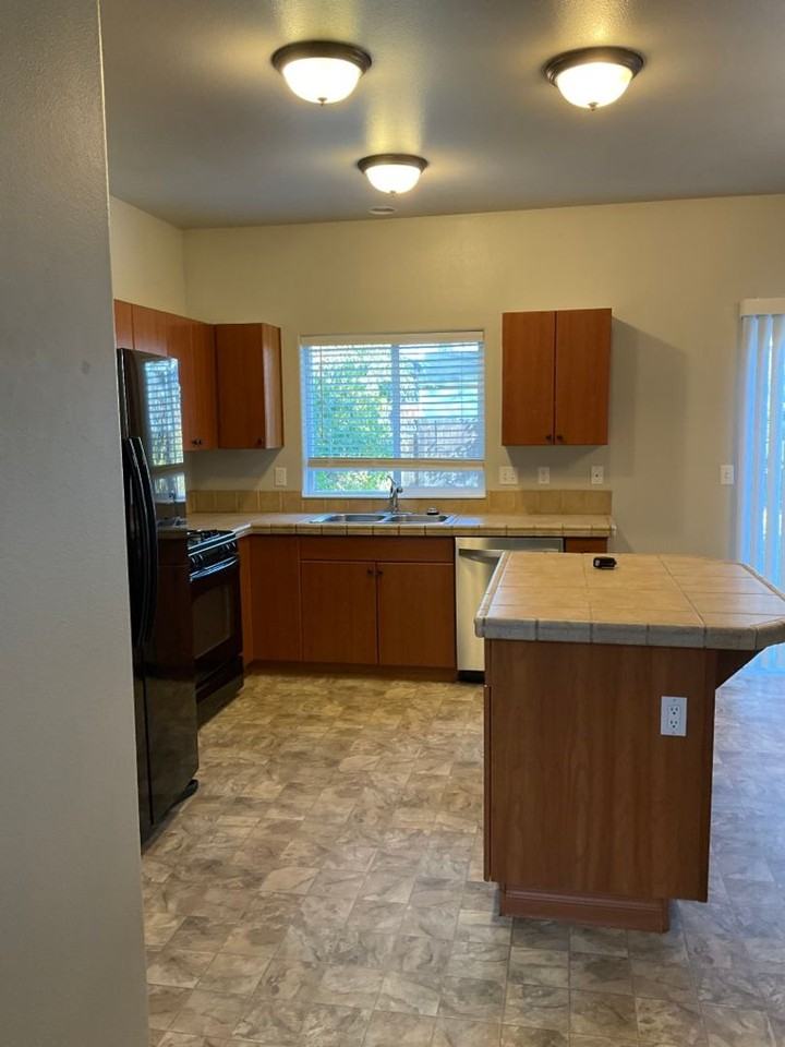 652 Ne Mason Rd - Photo 2 of 20