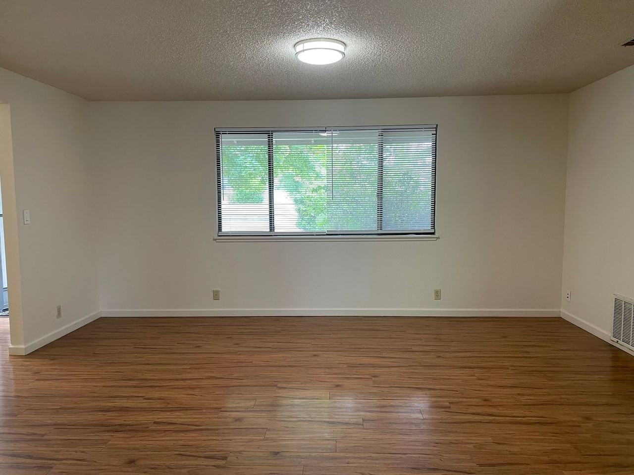 2315 Temple Dr - Photo 5 of 23