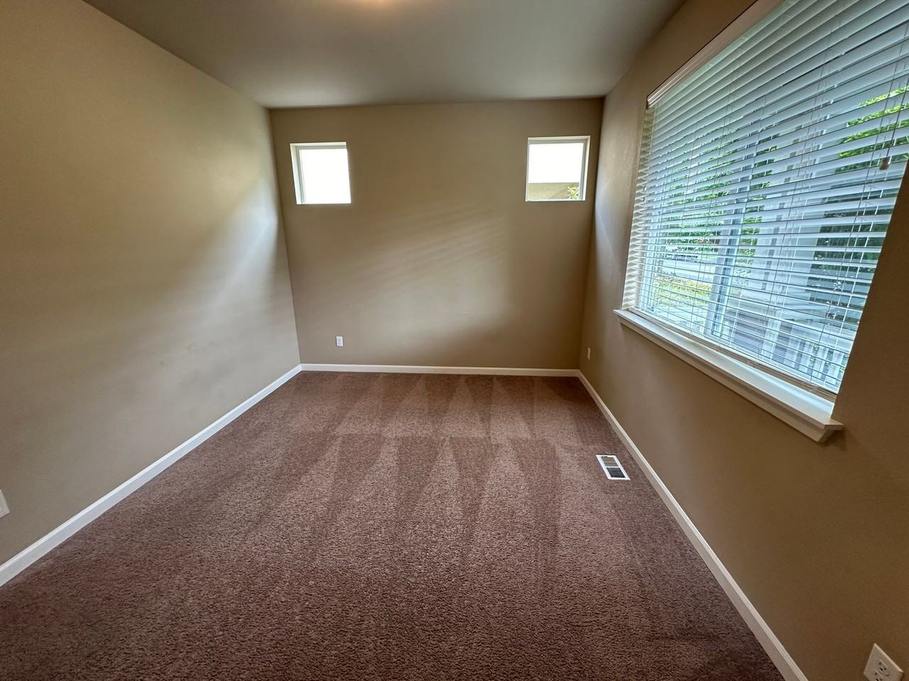 1415 Grindstone Dr Se - Photo 2 of 12
