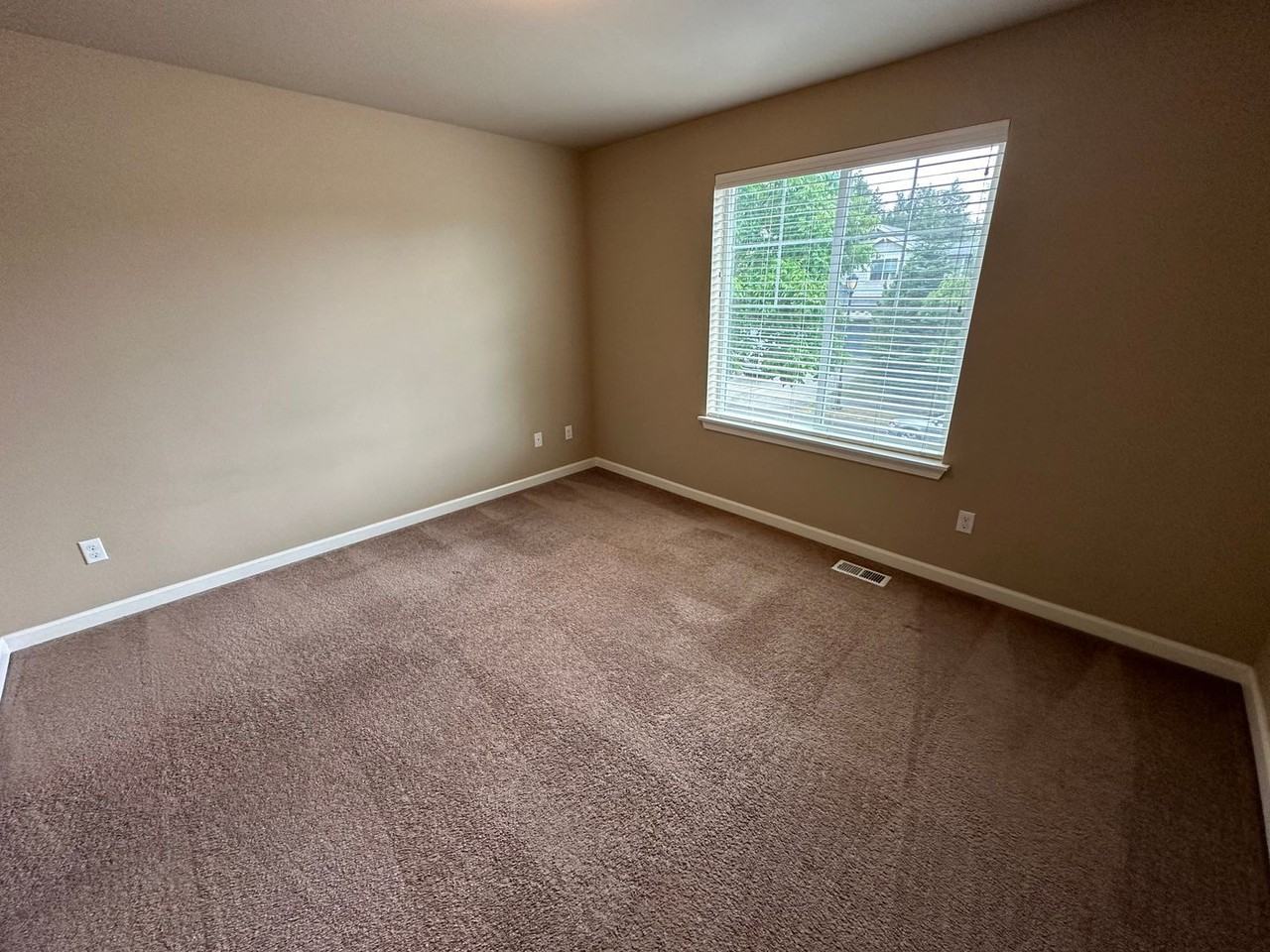 1415 Grindstone Dr Se - Photo 7 of 12