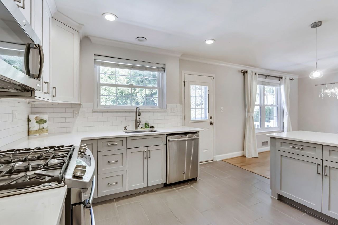 5806 Osceola Rd - Photo 4 of 28