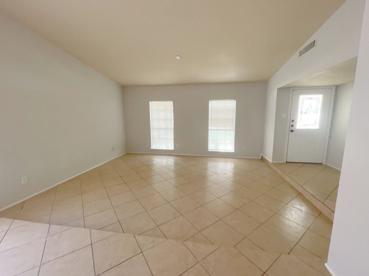 3906 Postwood Dr - Photo 4 of 25