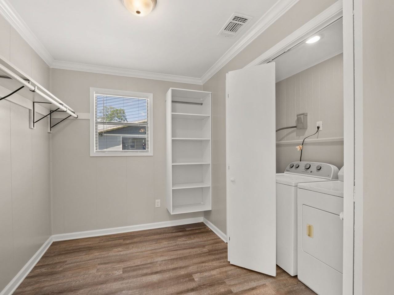 411 Allen St - Photo 7 of 11