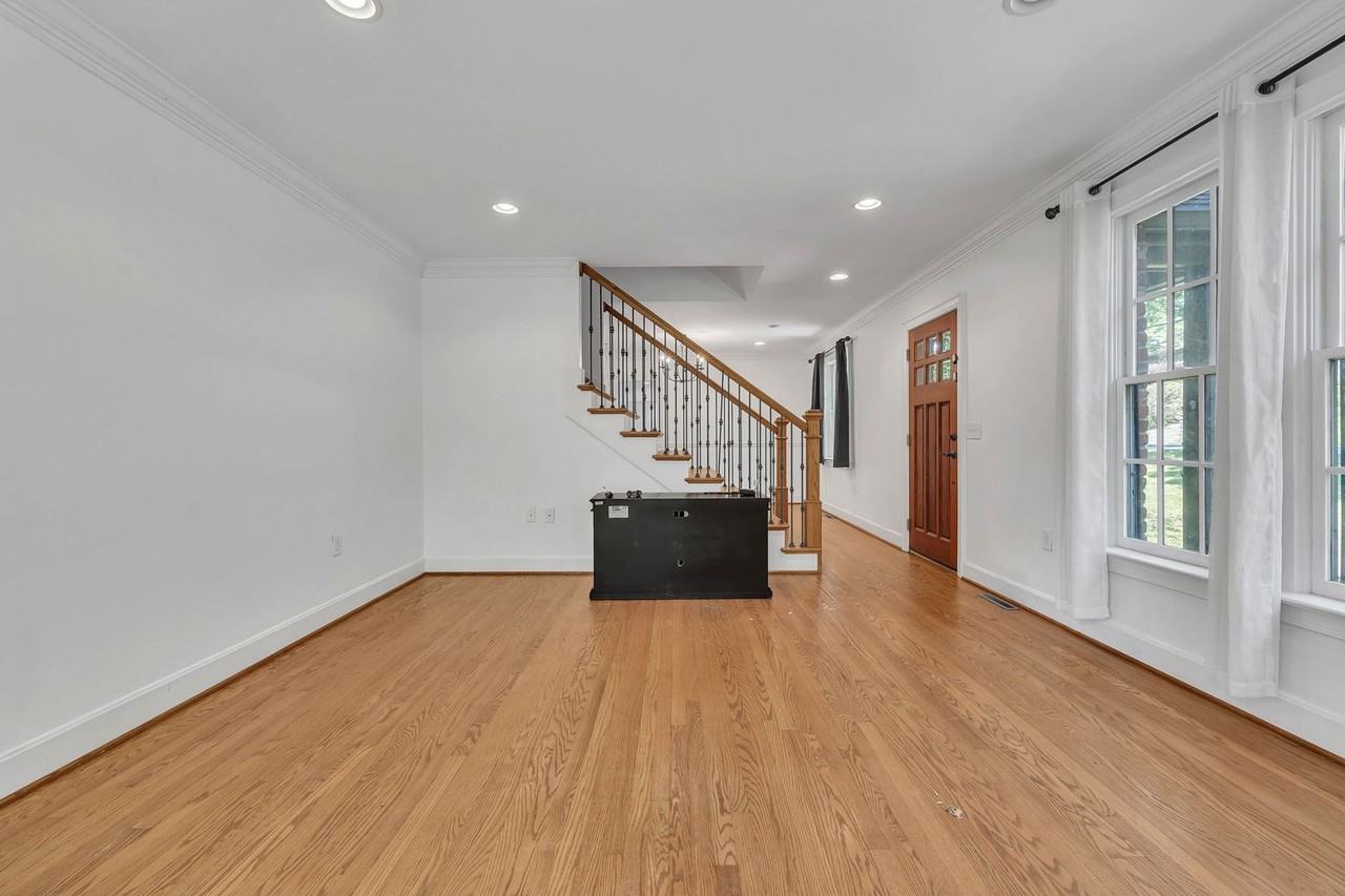 520 32nd Ave S - Photo 4 of 50