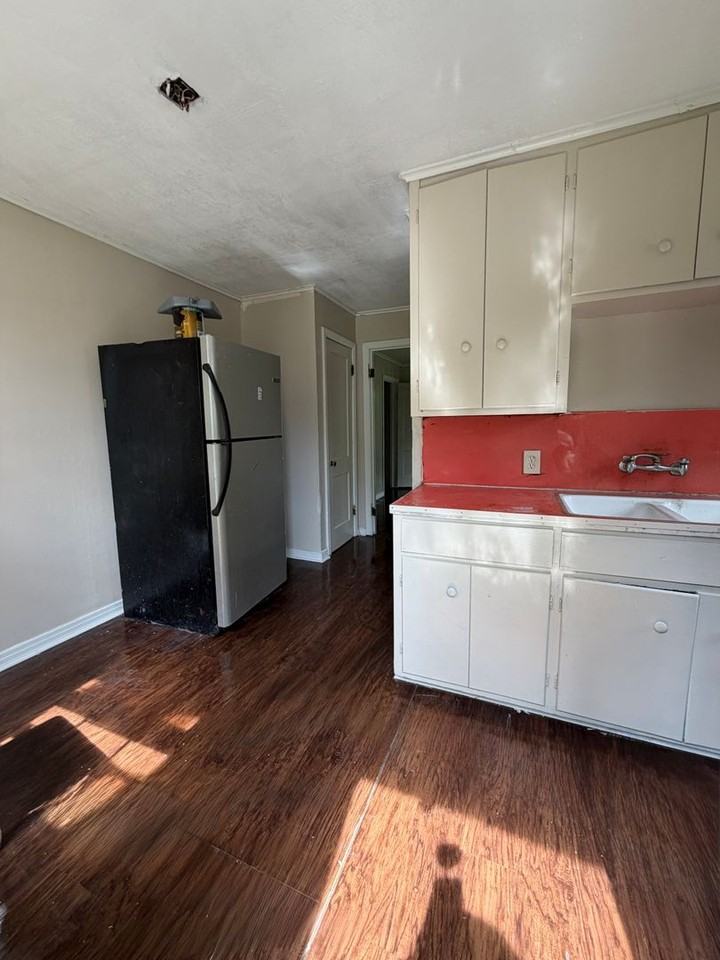 3553 W College St - Photo 2 of 5