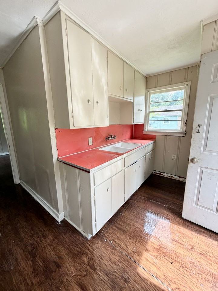 3553 W College St - Photo 3 of 5