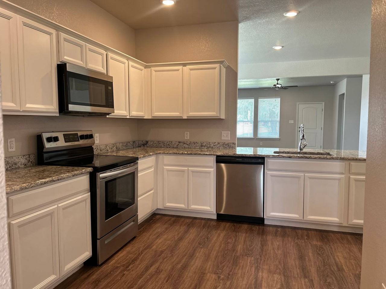100 Arnold Ave - Photo 3 of 23