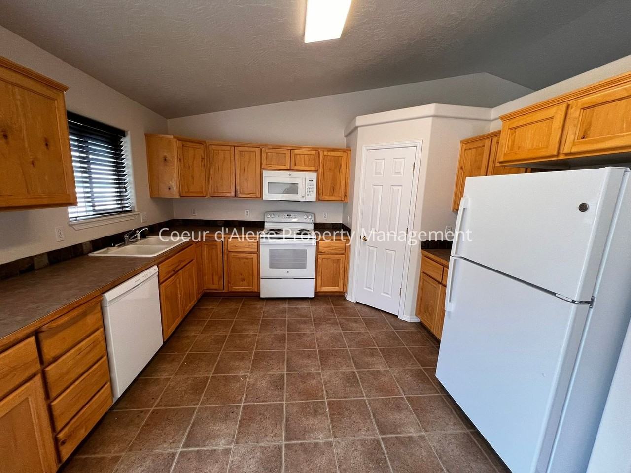 11091 N Cutlass St - Photo 6 of 19
