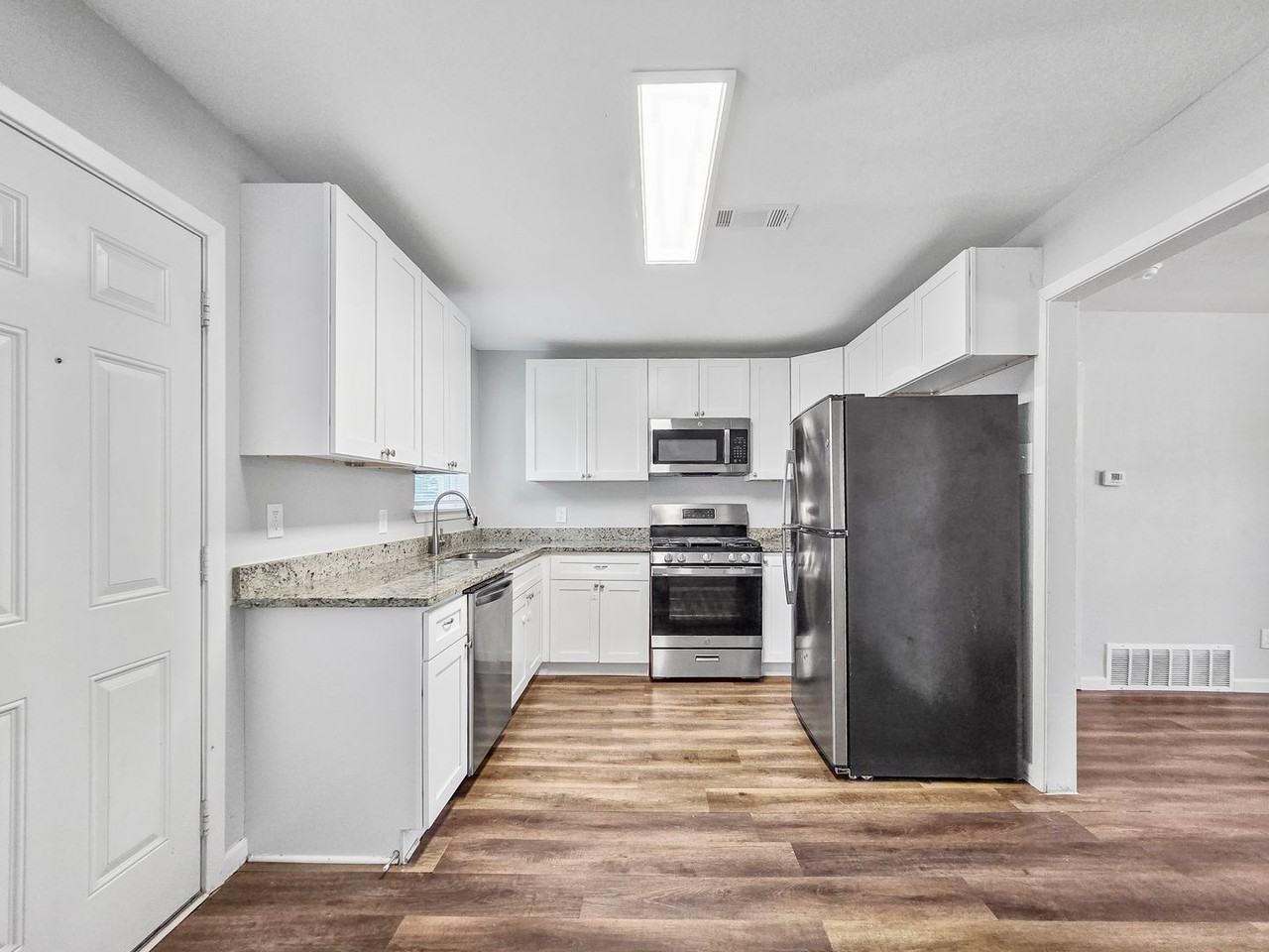 2035 San Francisco Dr - Photo 3 of 14