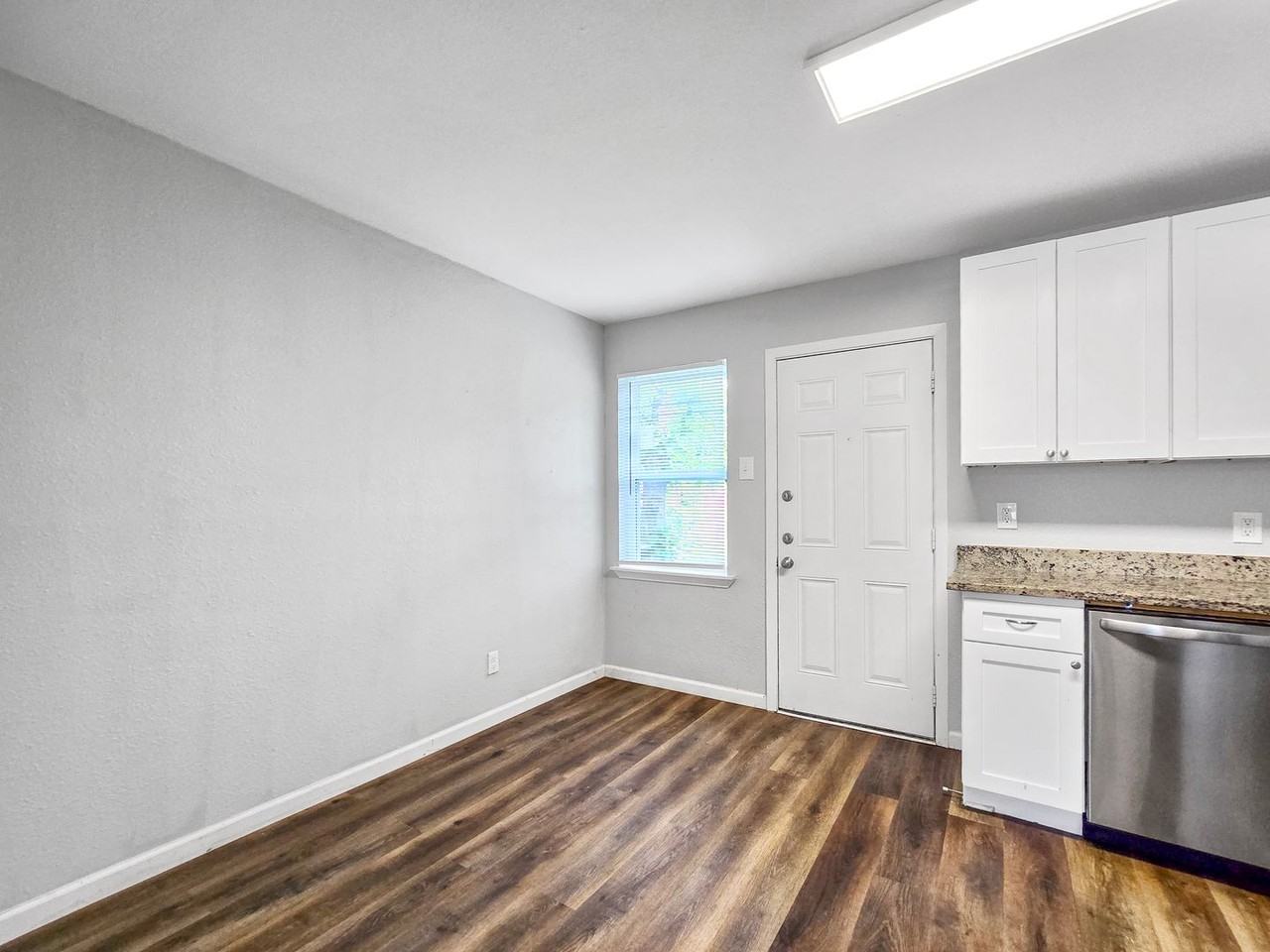 2035 San Francisco Dr - Photo 4 of 14