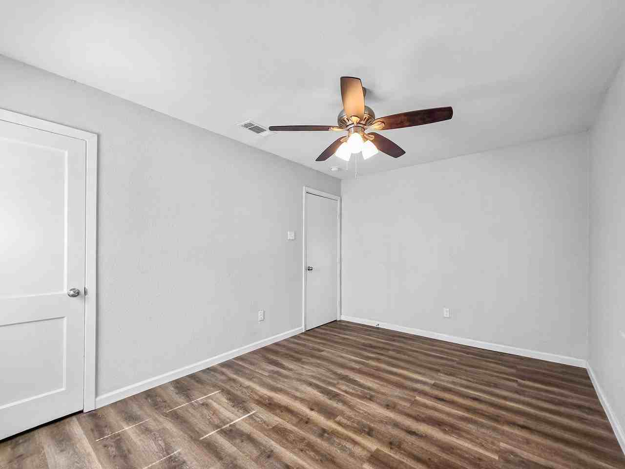 2035 San Francisco Dr - Photo 7 of 14