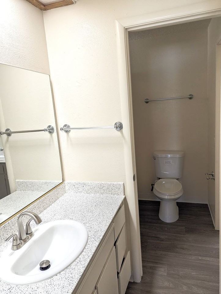 7400 WILLOWCREEK #1-20 - Photo 2 of 19