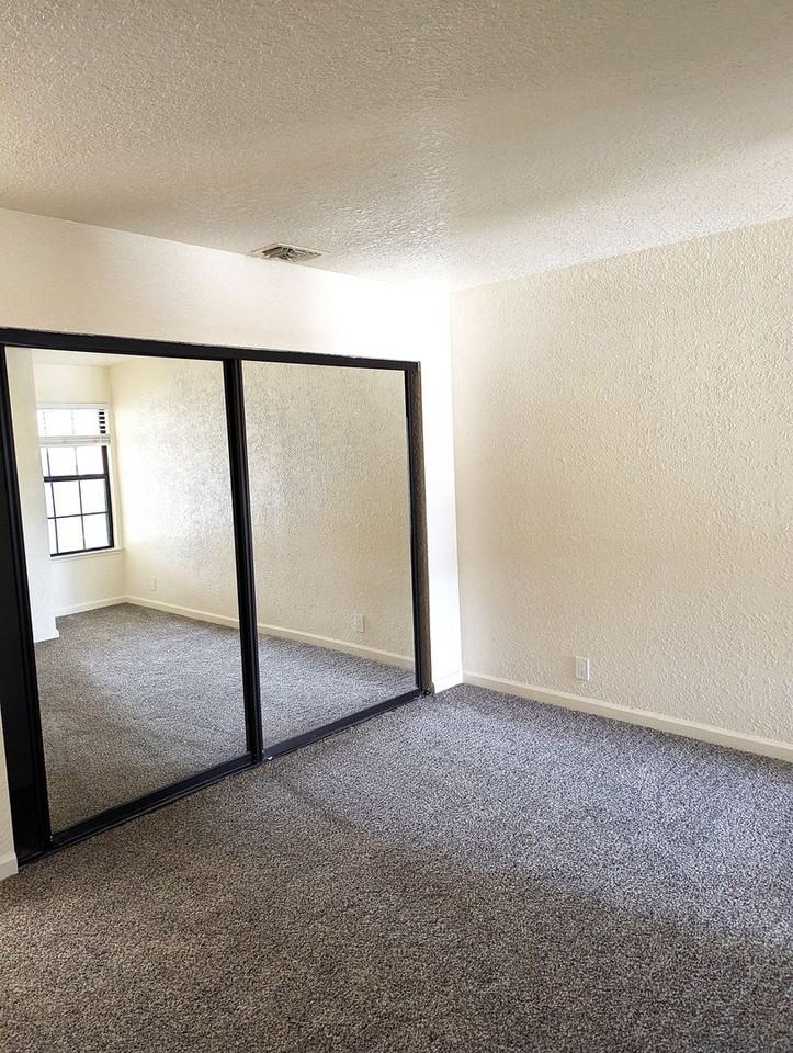7400 WILLOWCREEK #1-20 - Photo 3 of 19