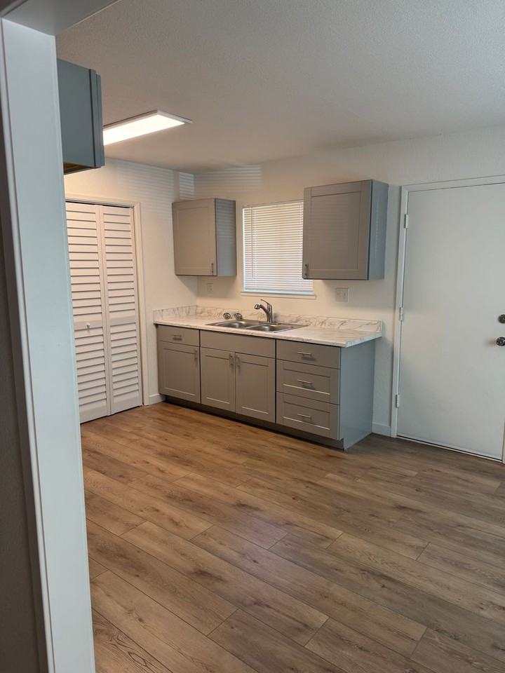 4325 Fort Peck St - Photo 2 of 13