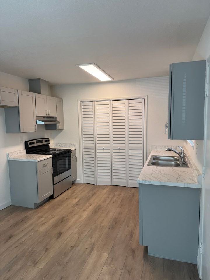 4325 Fort Peck St - Photo 4 of 13