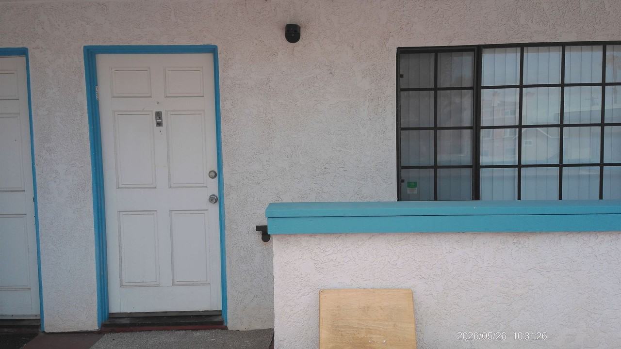 235 Daisy Ave - Photo 2 of 12
